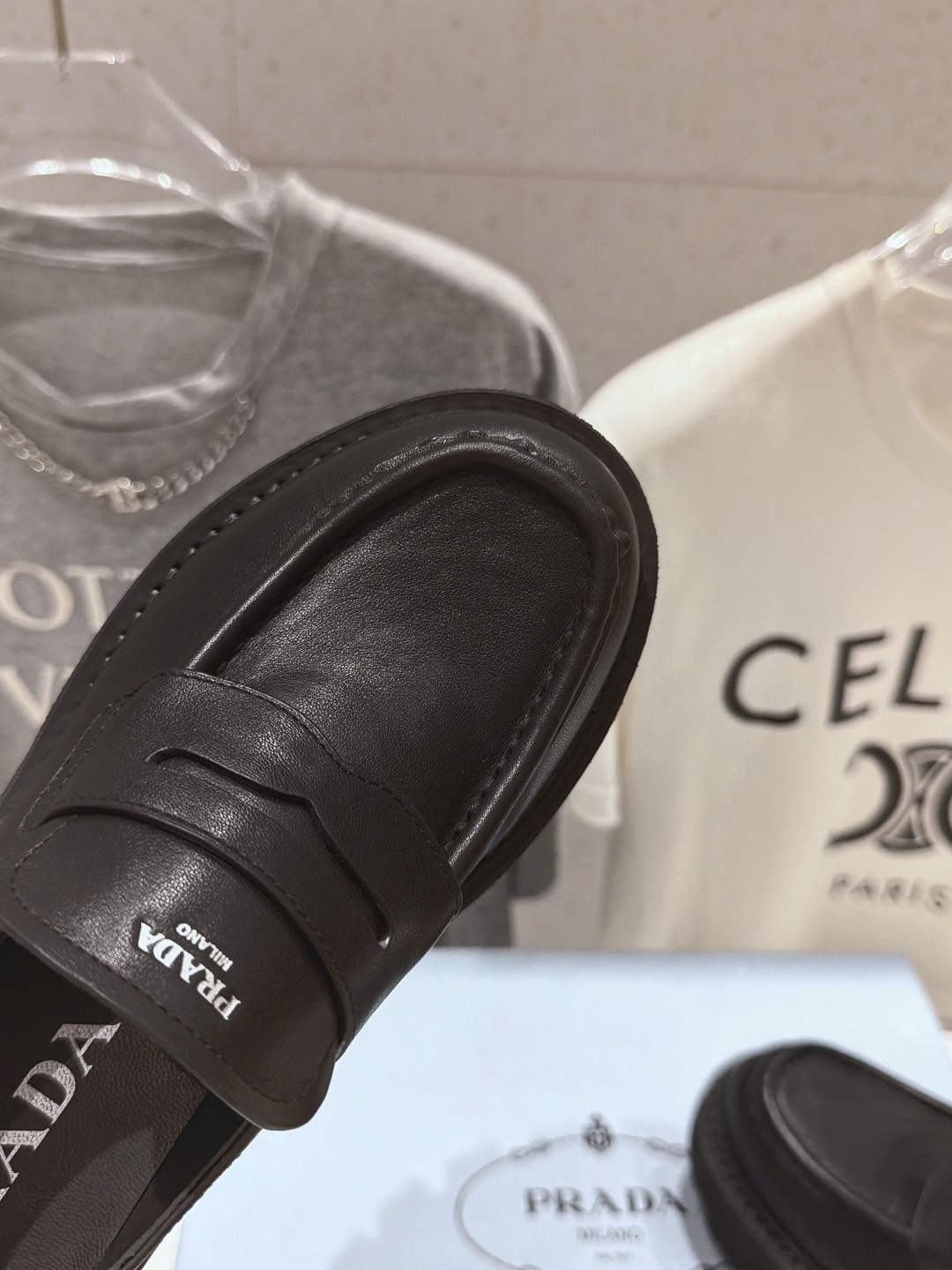 高版本出厂 Prada* 普拉达F027 ss26new arrival~P家2026ss新品三角扣单鞋乐福鞋休闲 高版本出厂 Prada* 普拉达F027 ss26new arrival~P家2026ss新品三角扣单鞋乐福鞋休闲