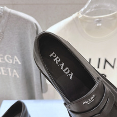 高版本出厂 Prada* 普拉达F027 ss26new arrival~P家2026ss新品三角扣单鞋乐福鞋休闲 高版本出厂 Prada* 普拉达F027 ss26new arrival~P家2026ss新品三角扣单鞋乐福鞋休闲