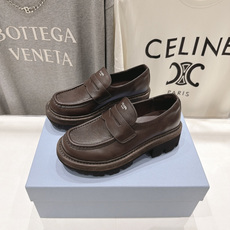 高版本出厂 Prada* 普拉达F027 ss26new arrival~P家2026ss新品三角扣单鞋乐福鞋休闲 高版本出厂 Prada* 普拉达F027 ss26new arrival~P家2026ss新品三角扣单鞋乐福鞋休闲