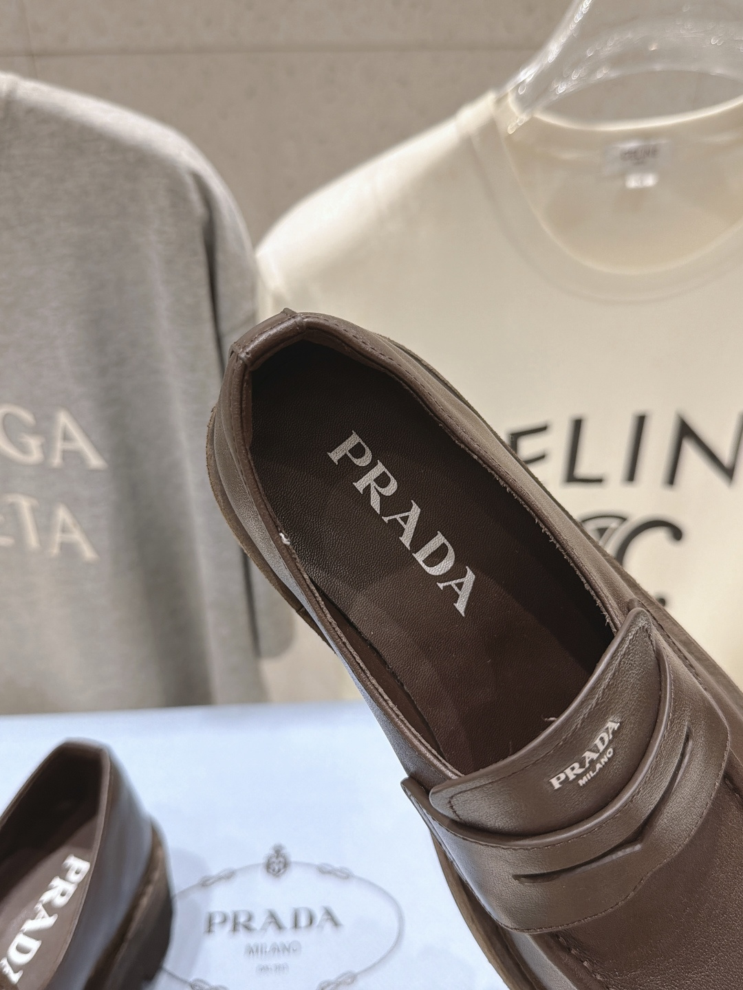 高版本出厂 Prada* 普拉达F027 ss26new arrival~P家2026ss新品三角扣单鞋乐福鞋休闲 高版本出厂 Prada* 普拉达F027 ss26new arrival~P家2026ss新品三角扣单鞋乐福鞋休闲
