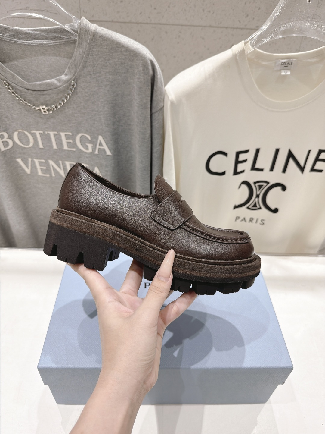 高版本出厂 Prada* 普拉达F027 ss26new arrival~P家2026ss新品三角扣单鞋乐福鞋休闲 高版本出厂 Prada* 普拉达F027 ss26new arrival~P家2026ss新品三角扣单鞋乐福鞋休闲