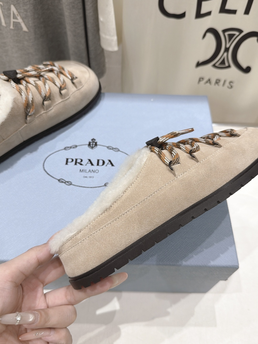 高版本出厂 Prada*普拉达F027 2026ss秋冬新款毛里居家半包毛毛鞋乐福鞋毛拖鞋✨闪亮登场✨ 时尚大方的 高版本出厂 Prada*普拉达F027 2026ss秋冬新款毛里居家半包毛毛鞋乐福鞋毛拖鞋✨闪亮登场✨ 时尚大方的