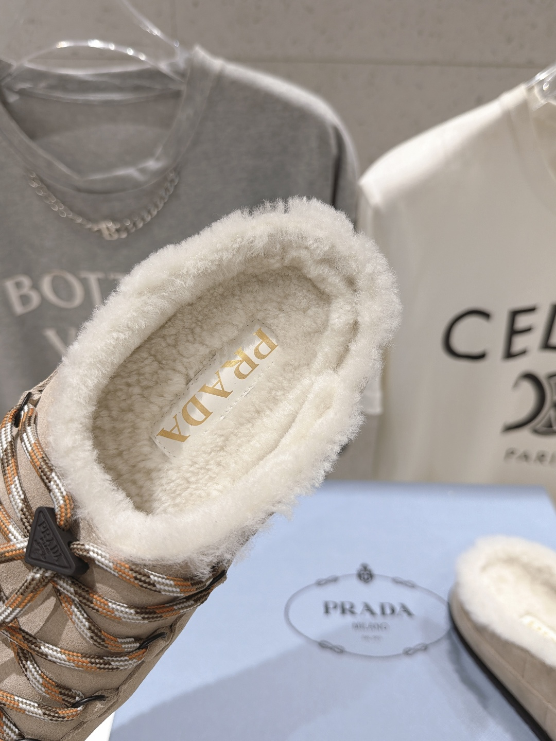 高版本出厂 Prada*普拉达F027 2026ss秋冬新款毛里居家半包毛毛鞋乐福鞋毛拖鞋✨闪亮登场✨ 时尚大方的 高版本出厂 Prada*普拉达F027 2026ss秋冬新款毛里居家半包毛毛鞋乐福鞋毛拖鞋✨闪亮登场✨ 时尚大方的