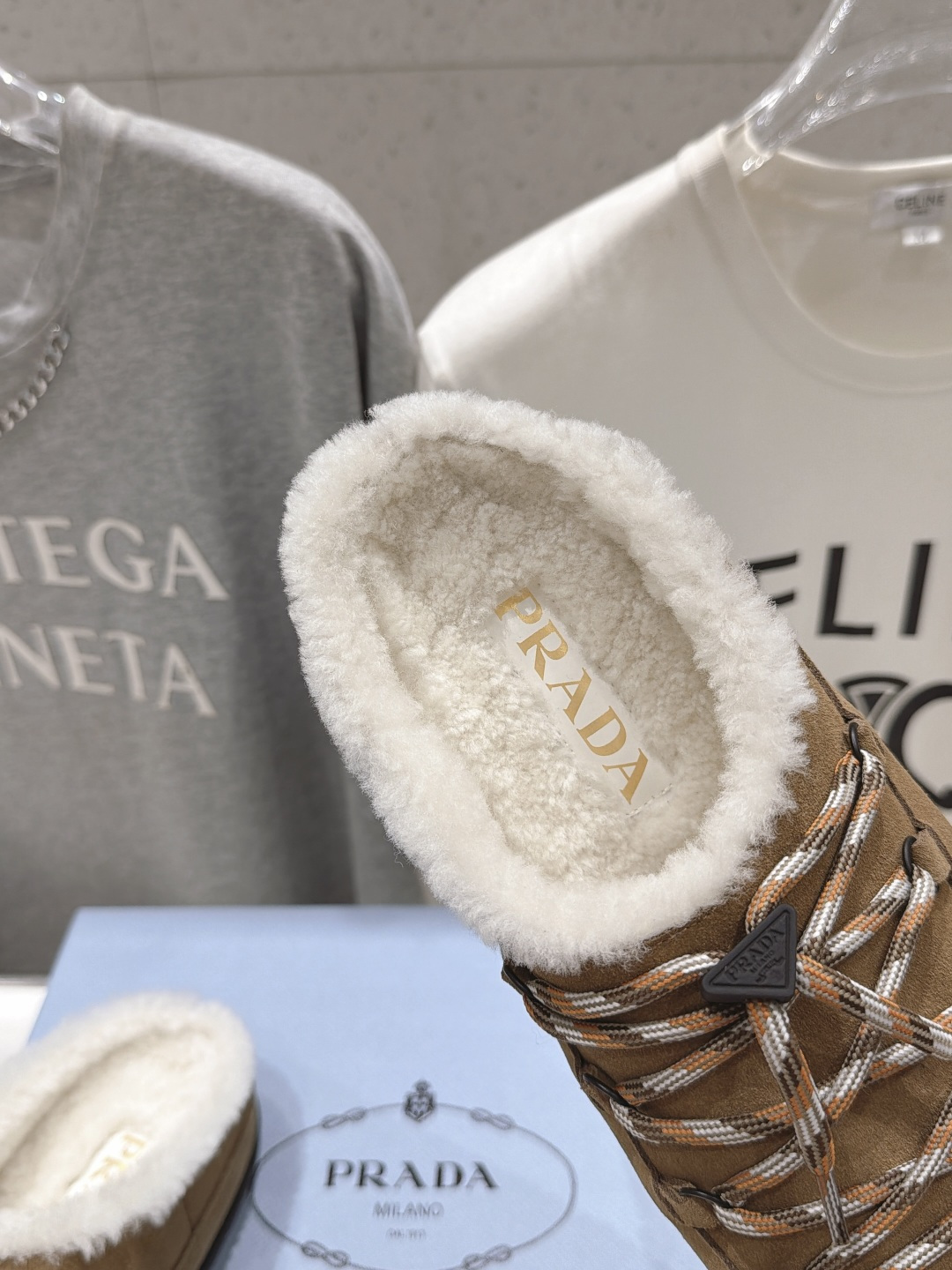 高版本出厂 Prada*普拉达F027 2026ss秋冬新款毛里居家半包毛毛鞋乐福鞋毛拖鞋✨闪亮登场✨ 时尚大方的 高版本出厂 Prada*普拉达F027 2026ss秋冬新款毛里居家半包毛毛鞋乐福鞋毛拖鞋✨闪亮登场✨ 时尚大方的