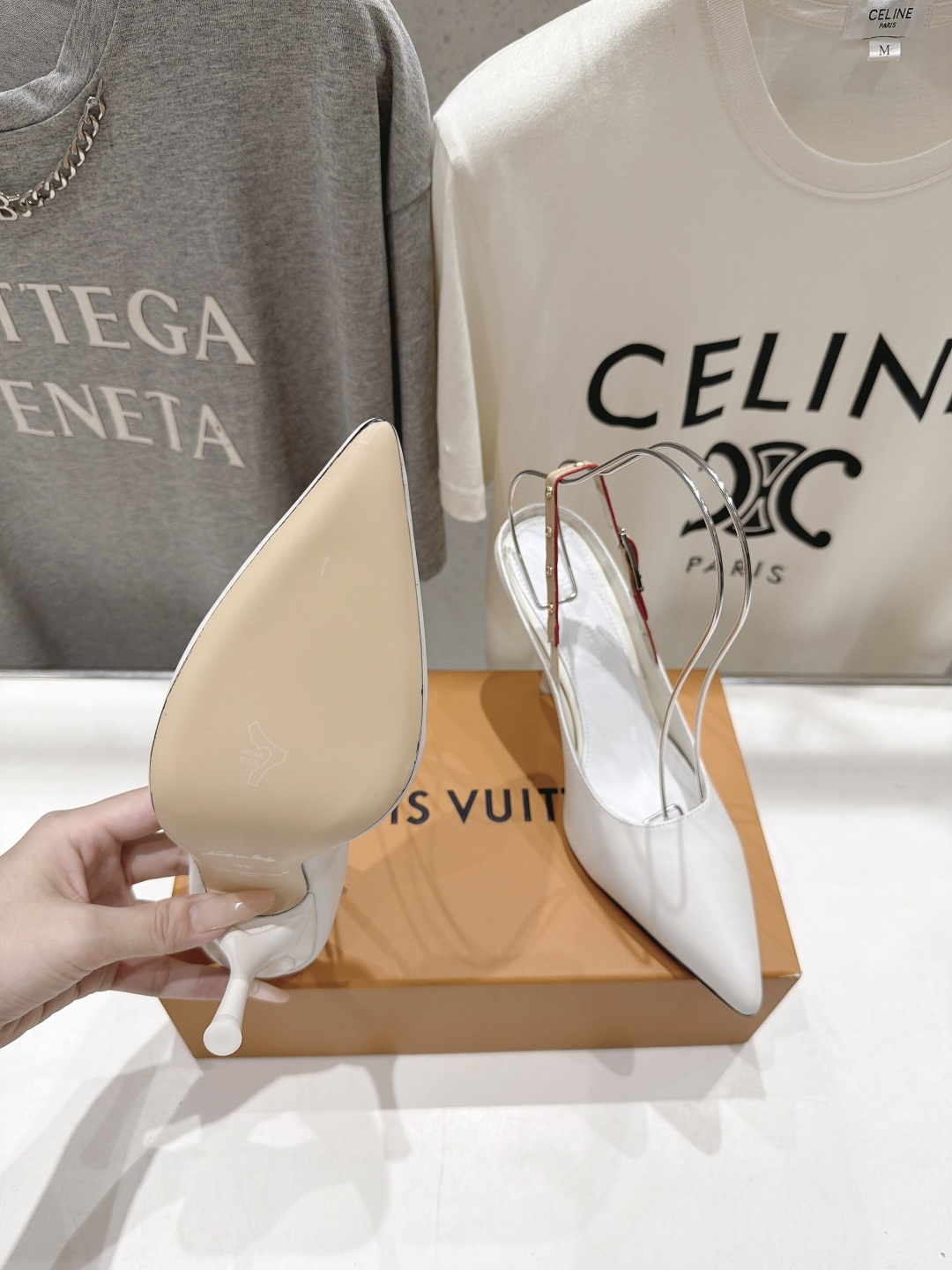 高版本出厂 Louis Vuitton ss26 new arrival LV驴牌夏季新款尖头后空高跟鞋凉鞋 简约精 高版本出厂 Louis Vuitton ss26 new arrival LV驴牌夏季新款尖头后空高跟鞋凉鞋 简约精