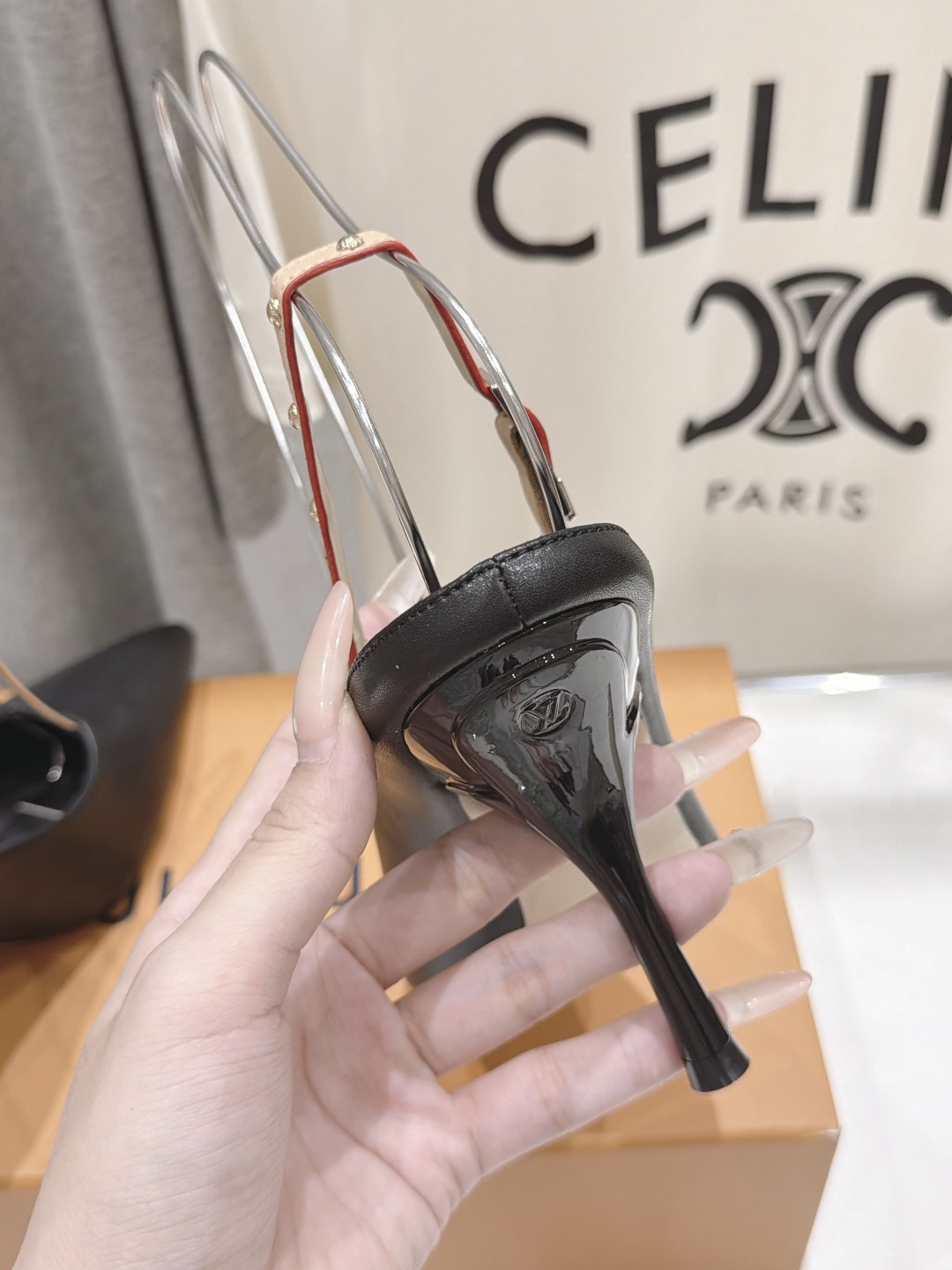 高版本出厂   Louis Vuitton ss26 new arrival LV驴牌夏季新款尖头后空高跟鞋凉鞋 简约精