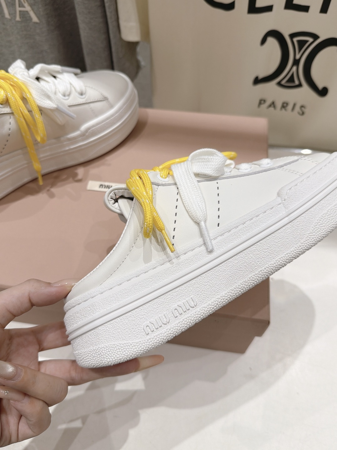 高版本出厂 半拖 MiuMiu*缪缪F027 2026ss新款厚底系带半拖休闲鞋小白鞋 完美融合运动风和精致女人 高版本出厂 半拖 MiuMiu*缪缪F027 2026ss新款厚底系带半拖休闲鞋小白鞋 完美融合运动风和精致女人