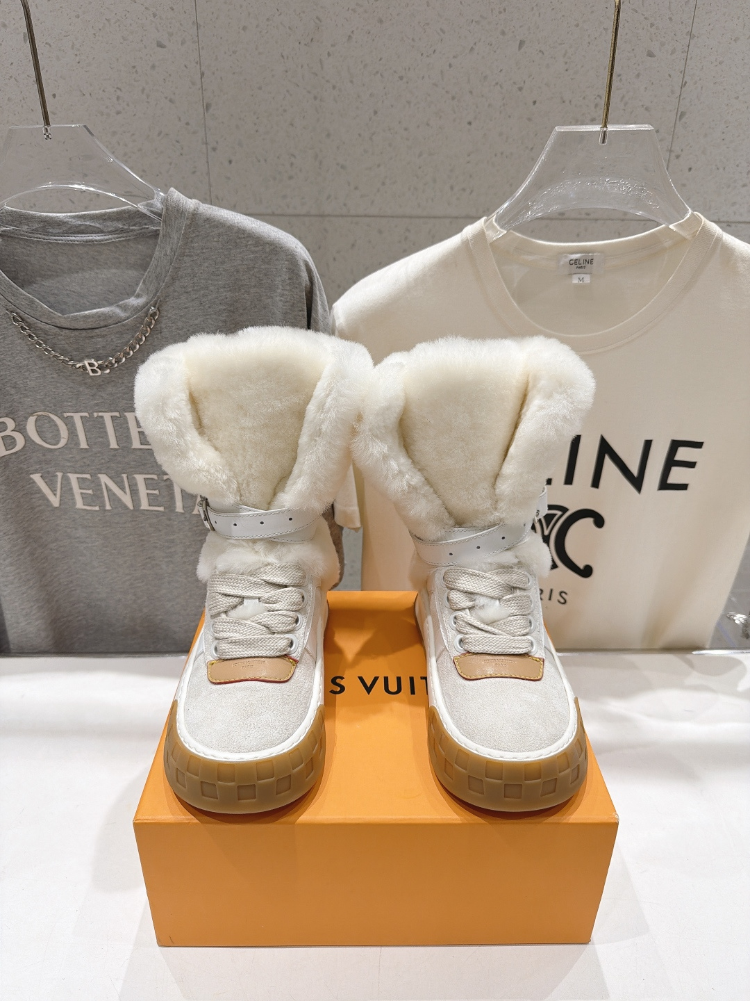 高版本出厂    LOUIS VUITTON～LV路易威登F048 L家驴牌新款厚底高帮羊毛休闲鞋毛靴短靴 原版购入开发