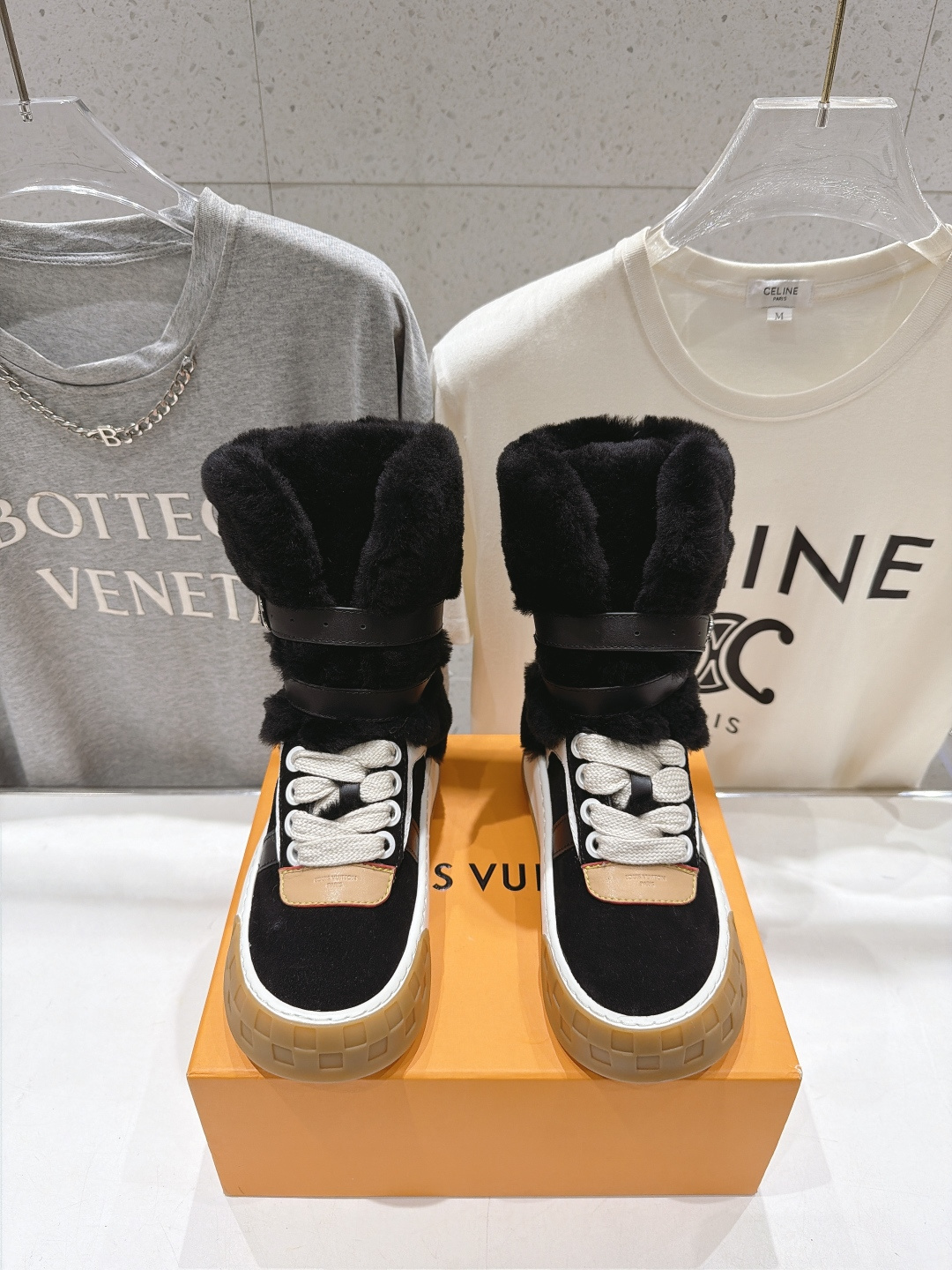 高版本出厂    LOUIS VUITTON～LV路易威登F048 L家驴牌新款厚底高帮羊毛休闲鞋毛靴短靴 原版购入开发