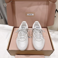 高版本出厂 MiuMiu缪缪F022 2026ss走秀新款系带运动休闲鞋小白鞋~ 今年主推款 复古时尚 简约高级 高版本出厂 MiuMiu缪缪F022 2026ss走秀新款系带运动休闲鞋小白鞋~ 今年主推款 复古时尚 简约高级