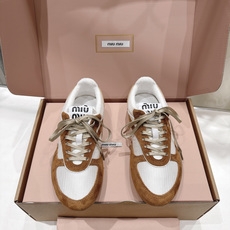 高版本出厂 MiuMiu缪缪F022 2026ss走秀新款系带运动休闲鞋小白鞋~ 今年主推款 复古时尚 简约高级 高版本出厂 MiuMiu缪缪F022 2026ss走秀新款系带运动休闲鞋小白鞋~ 今年主推款 复古时尚 简约高级