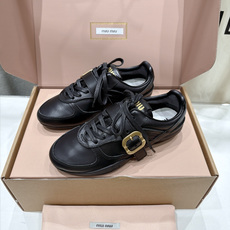 高版本出厂 皮面 MiuMiu缪缪F022 2026ss走秀新款系带搭扣运动休闲鞋 今年主推款 复古时尚 简约高级 高版本出厂 皮面 MiuMiu缪缪F022 2026ss走秀新款系带搭扣运动休闲鞋 今年主推款 复古时尚 简约高级