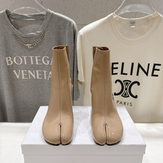 高版本出厂 Maison Margiela MM6马吉拉F020 26ss秋冬季新品分趾靴粗跟短靴 MM6这款分趾短 高版本出厂 Maison Margiela MM6马吉拉F020 26ss秋冬季新品分趾靴粗跟短靴 MM6这款分趾短