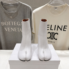 高版本出厂 Maison Margiela MM6马吉拉F020 26ss秋冬季新品分趾靴粗跟短靴 MM6这款分趾短 高版本出厂 Maison Margiela MM6马吉拉F020 26ss秋冬季新品分趾靴粗跟短靴 MM6这款分趾短