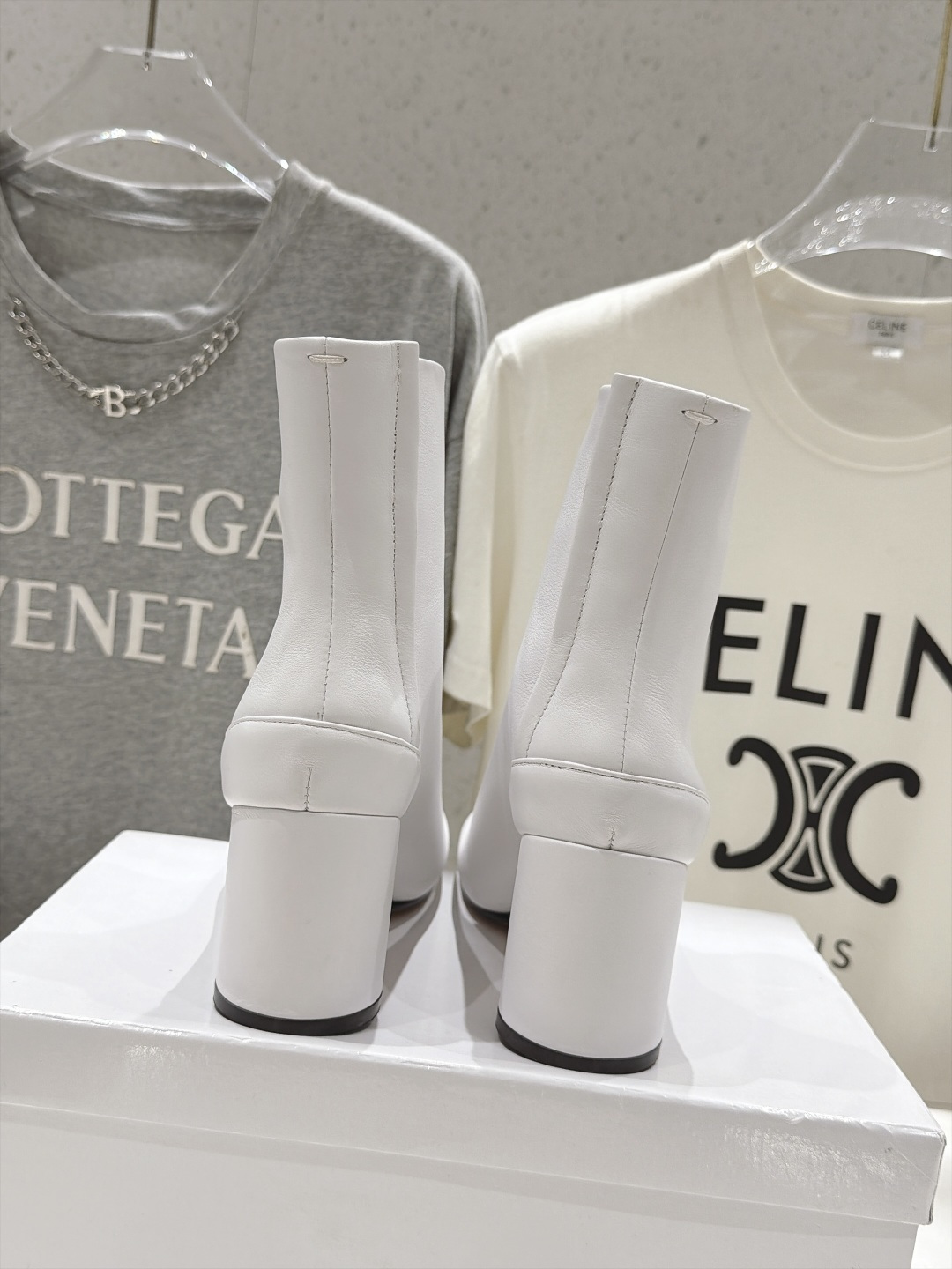 高版本出厂   Maison Margiela MM6马吉拉F020 26ss秋冬季新品分趾靴粗跟短靴 MM6这款分趾短