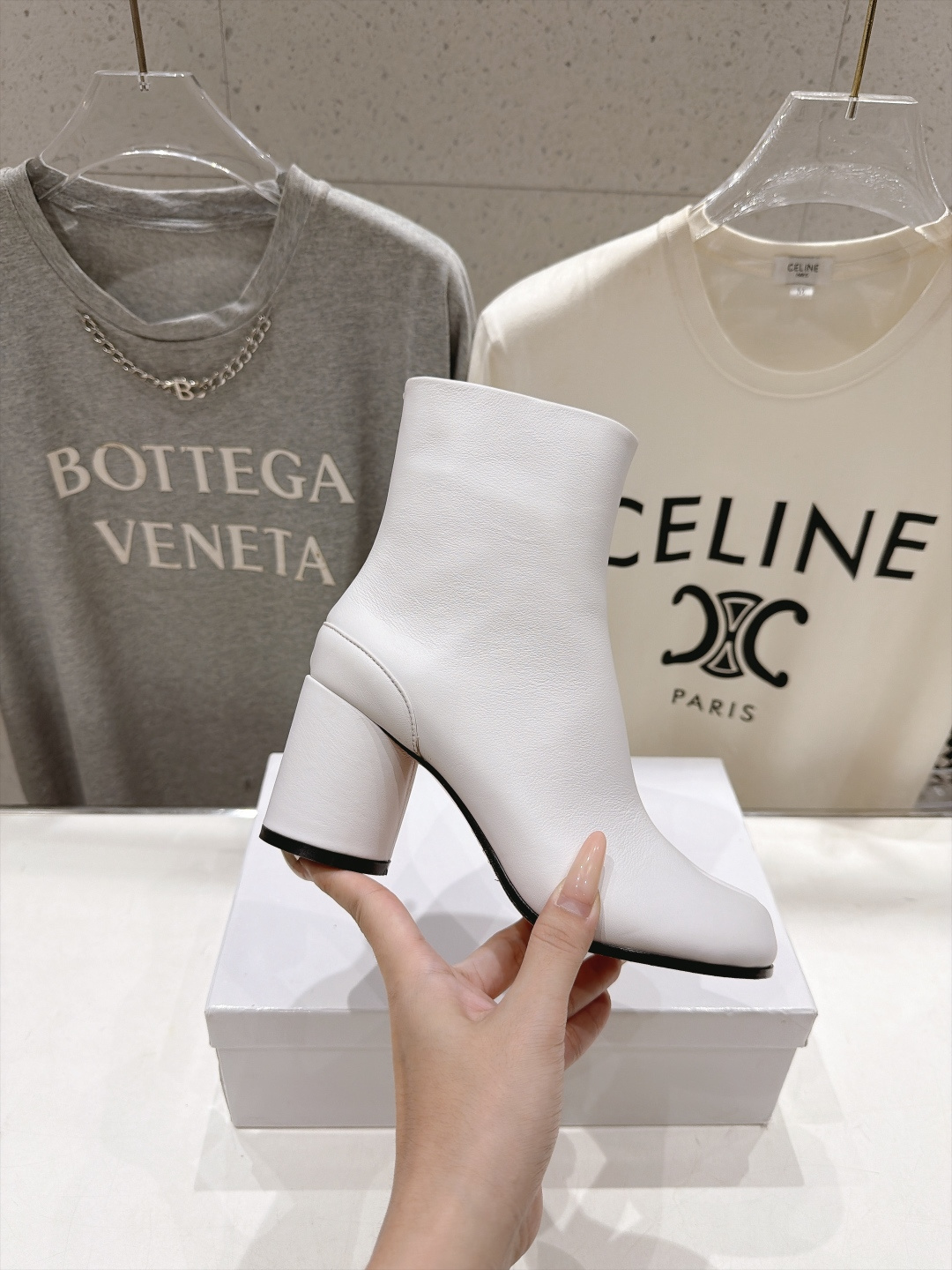 高版本出厂   Maison Margiela MM6马吉拉F020 26ss秋冬季新品分趾靴粗跟短靴 MM6这款分趾短