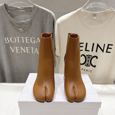 高版本出厂 Maison Margiela MM6马吉拉F020 26ss秋冬季新品分趾靴粗跟短靴 MM6这款分趾短 高版本出厂 Maison Margiela MM6马吉拉F020 26ss秋冬季新品分趾靴粗跟短靴 MM6这款分趾短