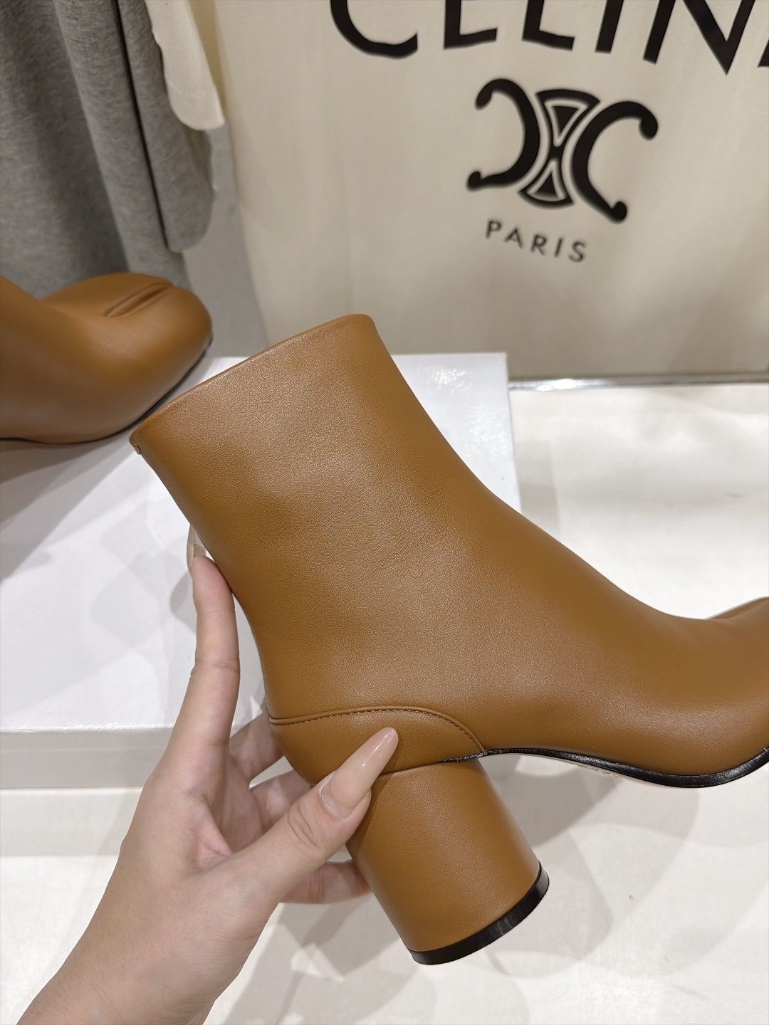 高版本出厂   Maison Margiela MM6马吉拉F020 26ss秋冬季新品分趾靴粗跟短靴 MM6这款分趾短
