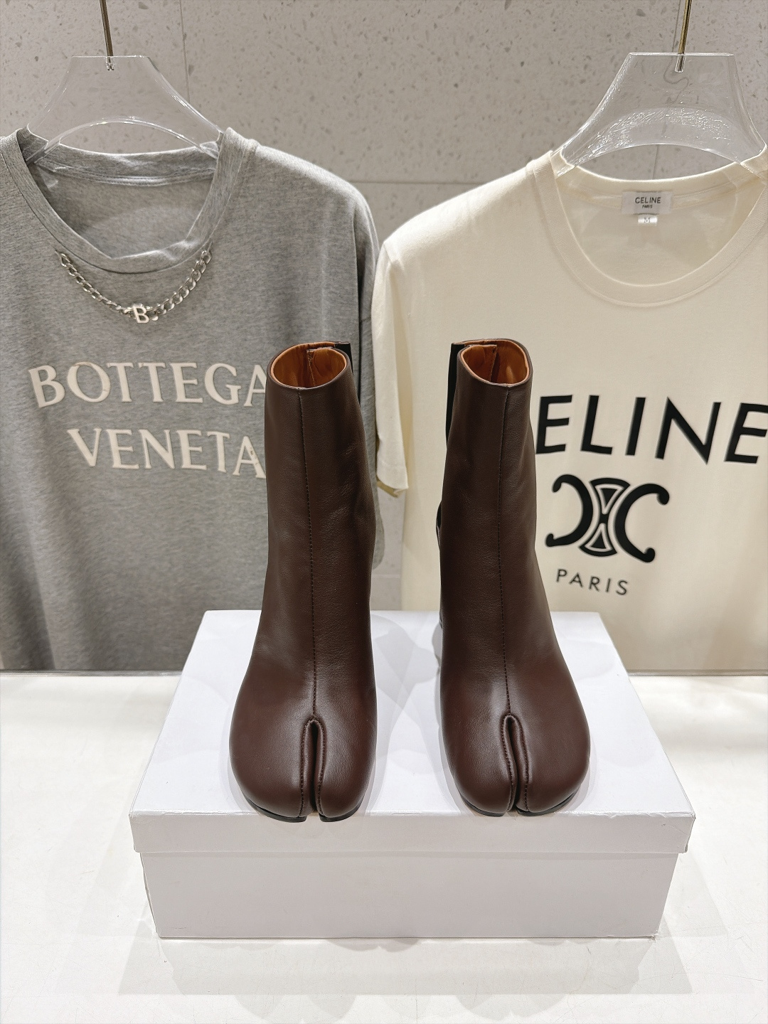 高版本出厂 Maison Margiela MM6马吉拉F020 26ss秋冬季新品分趾靴粗跟短靴 MM6这款分趾短 高版本出厂 Maison Margiela MM6马吉拉F020 26ss秋冬季新品分趾靴粗跟短靴 MM6这款分趾短