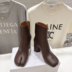 高版本出厂 Maison Margiela MM6马吉拉F020 26ss秋冬季新品分趾靴粗跟短靴 MM6这款分趾短 高版本出厂 Maison Margiela MM6马吉拉F020 26ss秋冬季新品分趾靴粗跟短靴 MM6这款分趾短