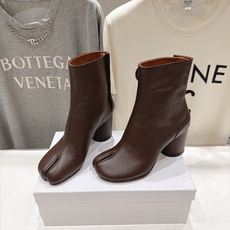 高版本出厂 Maison Margiela MM6马吉拉F020 26ss秋冬季新品分趾靴粗跟短靴 MM6这款分趾短 高版本出厂 Maison Margiela MM6马吉拉F020 26ss秋冬季新品分趾靴粗跟短靴 MM6这款分趾短