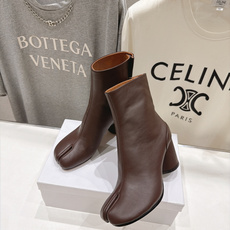 高版本出厂 Maison Margiela MM6马吉拉F020 26ss秋冬季新品分趾靴粗跟短靴 MM6这款分趾短 高版本出厂 Maison Margiela MM6马吉拉F020 26ss秋冬季新品分趾靴粗跟短靴 MM6这款分趾短