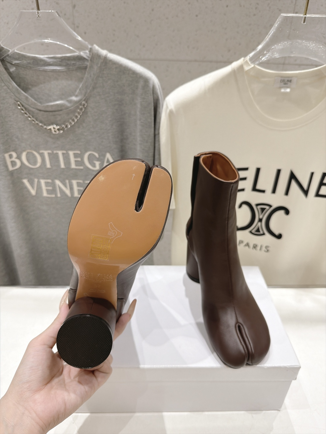 高版本出厂 Maison Margiela MM6马吉拉F020 26ss秋冬季新品分趾靴粗跟短靴 MM6这款分趾短 高版本出厂 Maison Margiela MM6马吉拉F020 26ss秋冬季新品分趾靴粗跟短靴 MM6这款分趾短