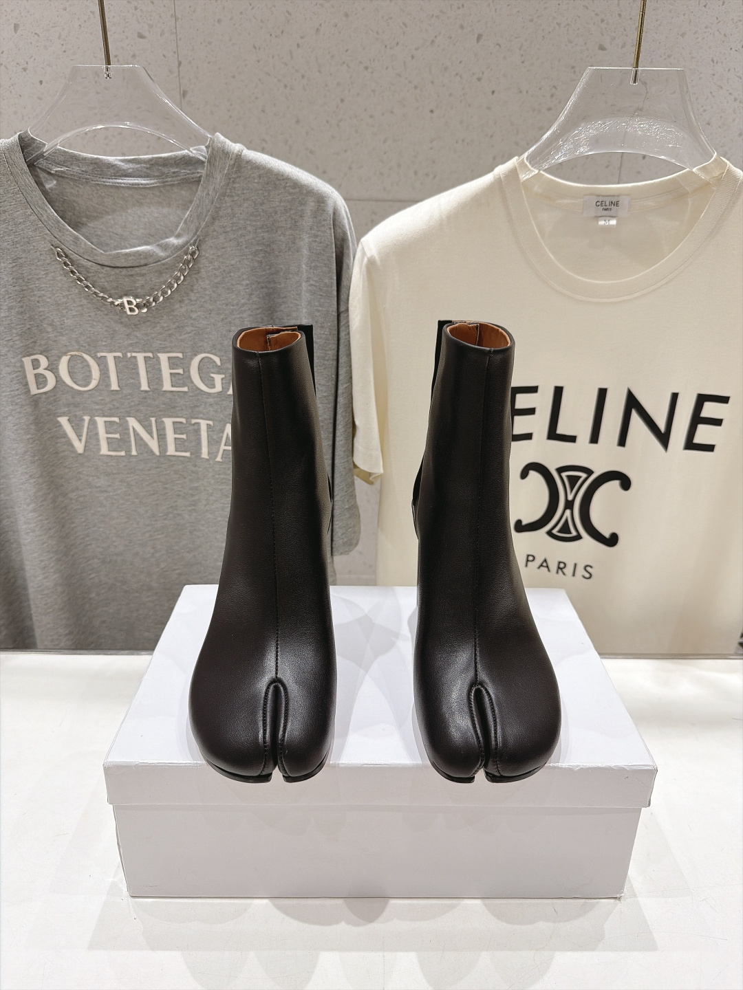 高版本出厂 Maison Margiela MM6马吉拉F020 26ss秋冬季新品分趾靴粗跟短靴 MM6这款分趾短 高版本出厂 Maison Margiela MM6马吉拉F020 26ss秋冬季新品分趾靴粗跟短靴 MM6这款分趾短