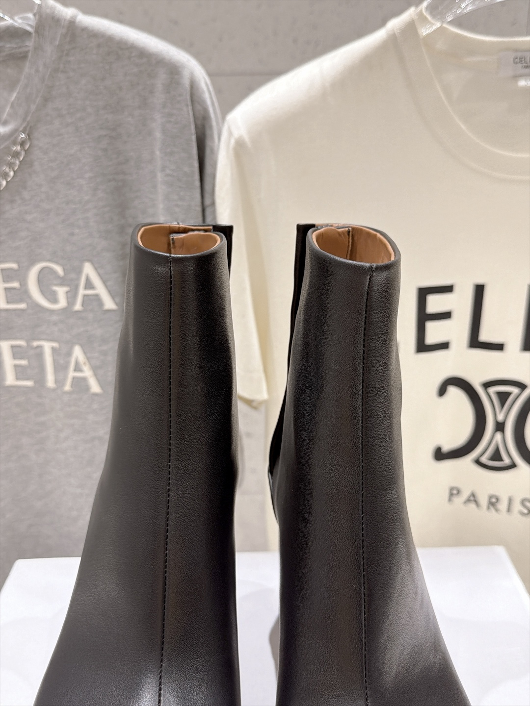 高版本出厂   Maison Margiela MM6马吉拉F020 26ss秋冬季新品分趾靴粗跟短靴 MM6这款分趾短