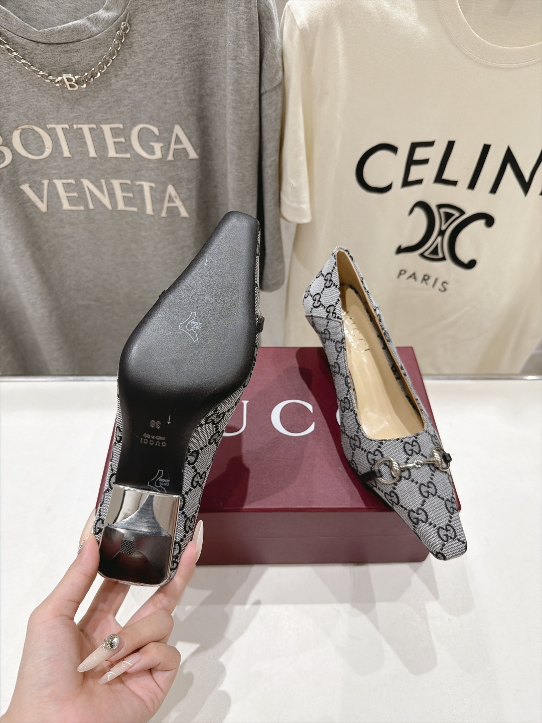 高版本出厂 Gucci 古驰F045 G家26ss新款玛丽珍尖头高跟鞋时装鞋~走秀款,专柜卖爆了 标志性马衔扣配件 高版本出厂 Gucci 古驰F045 G家26ss新款玛丽珍尖头高跟鞋时装鞋~走秀款,专柜卖爆了 标志性马衔扣配件