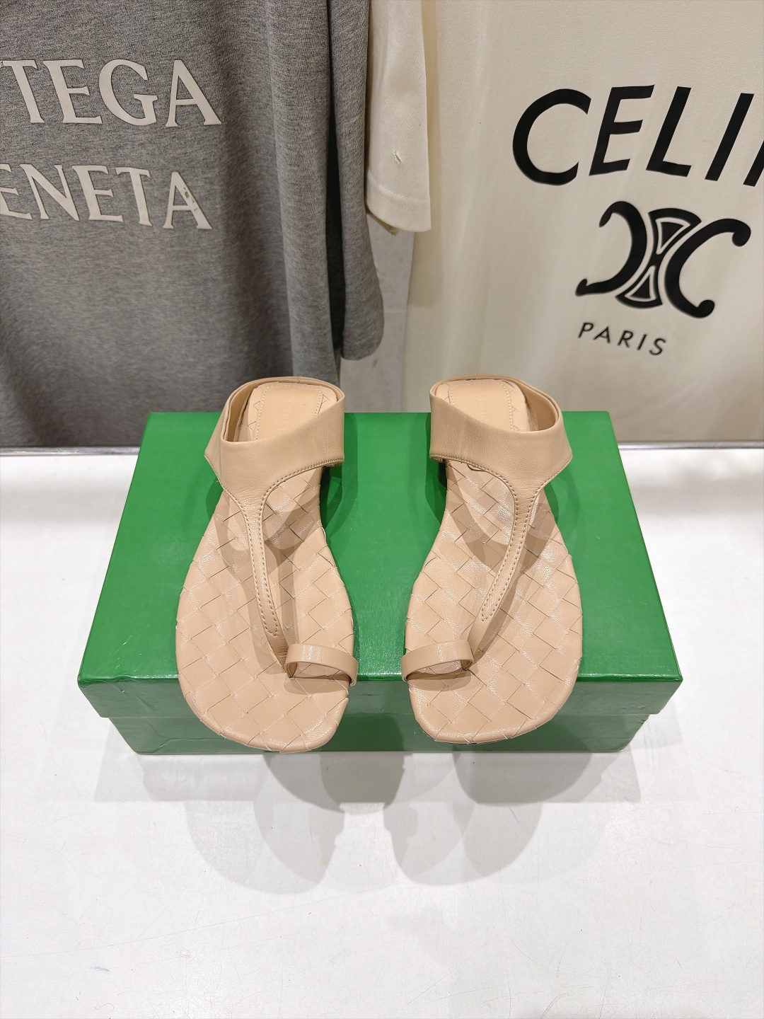 高版本出厂 Bottega Veneta/BV F065 2026ss夏季新款Parco Mule女士编织平底夹脚拖鞋 高版本出厂 Bottega Veneta/BV F065 2026ss夏季新款Parco Mule女士编织平底夹脚拖鞋