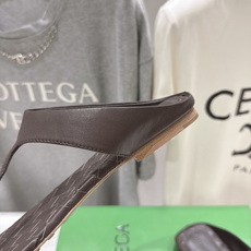 高版本出厂 Bottega Veneta/BV F065 2026ss夏季新款Parco Mule女士编织平底夹脚拖鞋 高版本出厂 Bottega Veneta/BV F065 2026ss夏季新款Parco Mule女士编织平底夹脚拖鞋
