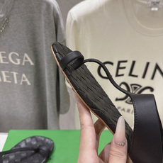 高版本出厂 Bottega Veneta/BV F065 2026ss夏季新款Parco Mule女士编织平底夹脚拖鞋 高版本出厂 Bottega Veneta/BV F065 2026ss夏季新款Parco Mule女士编织平底夹脚拖鞋