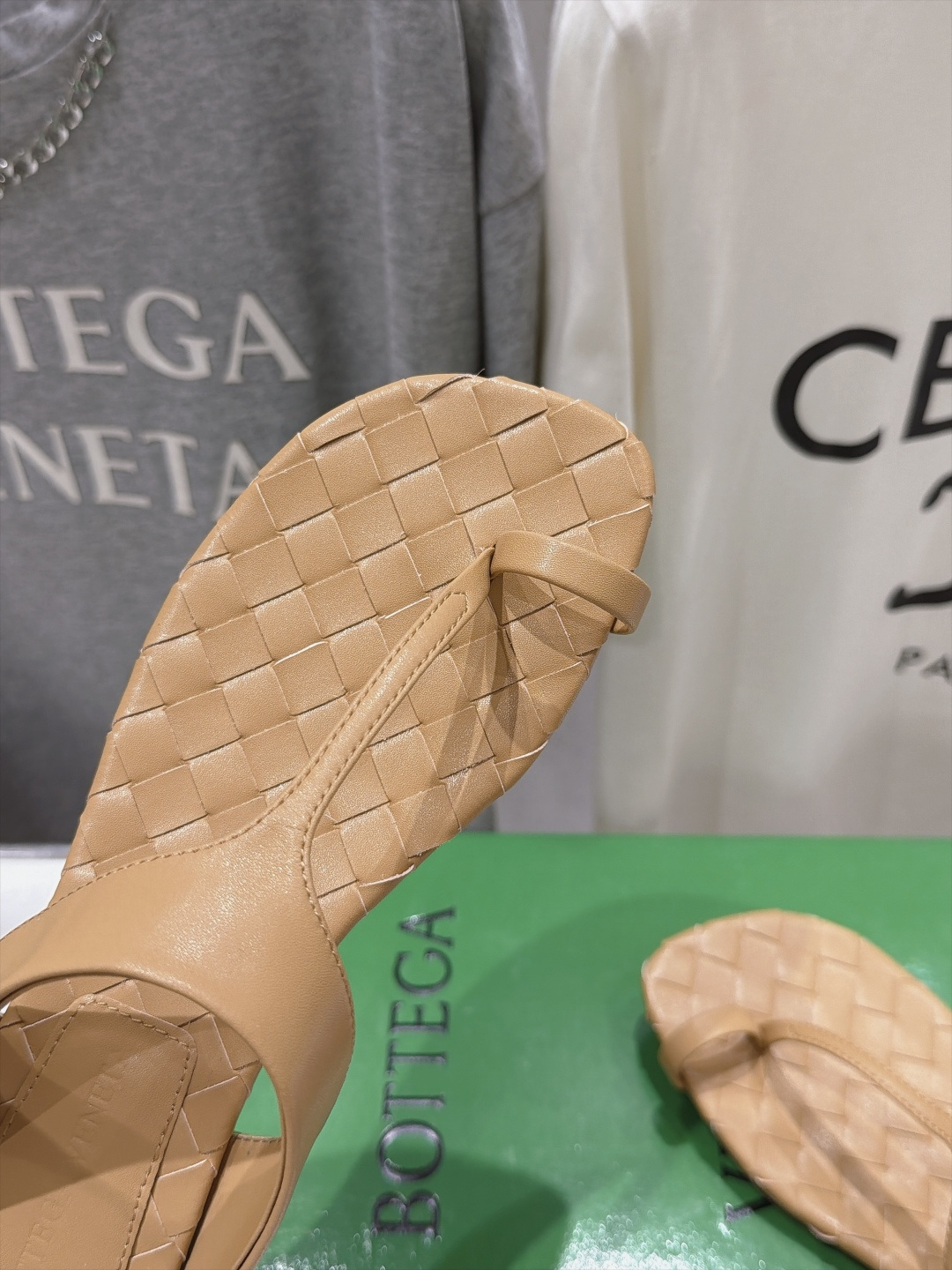 高版本出厂 Bottega Veneta/BV F065 2026ss夏季新款Parco Mule女士编织平底夹脚拖鞋 高版本出厂 Bottega Veneta/BV F065 2026ss夏季新款Parco Mule女士编织平底夹脚拖鞋