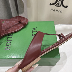 高版本出厂 Bottega Veneta/BV F065 2026ss夏季新款Parco Mule女士编织平底夹脚拖鞋 高版本出厂 Bottega Veneta/BV F065 2026ss夏季新款Parco Mule女士编织平底夹脚拖鞋