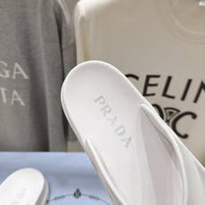 高版本出厂 Prada/普拉达F034 26ss夏季新款情侣款沙滩人字拖拖鞋 这个鞋型真的属于经典不会过时的设计而且 高版本出厂 Prada/普拉达F034 26ss夏季新款情侣款沙滩人字拖拖鞋 这个鞋型真的属于经典不会过时的设计而且
