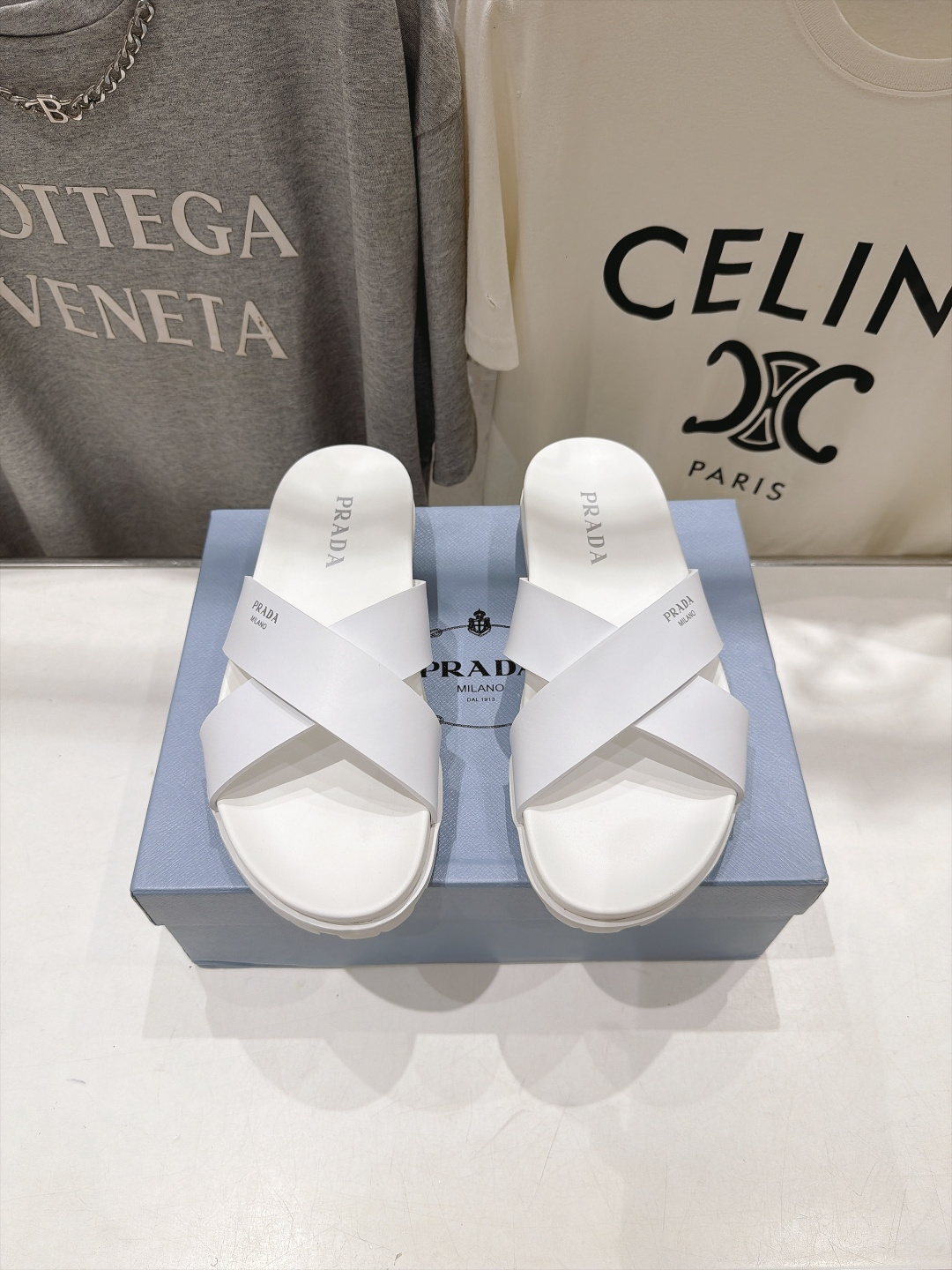 高版本出厂 Prada/普拉达F034 26ss夏季新款情侣款沙滩勃肯拖鞋 这个鞋型真的属于经典不会过时的设计而且符 高版本出厂 Prada/普拉达F034 26ss夏季新款情侣款沙滩勃肯拖鞋 这个鞋型真的属于经典不会过时的设计而且符