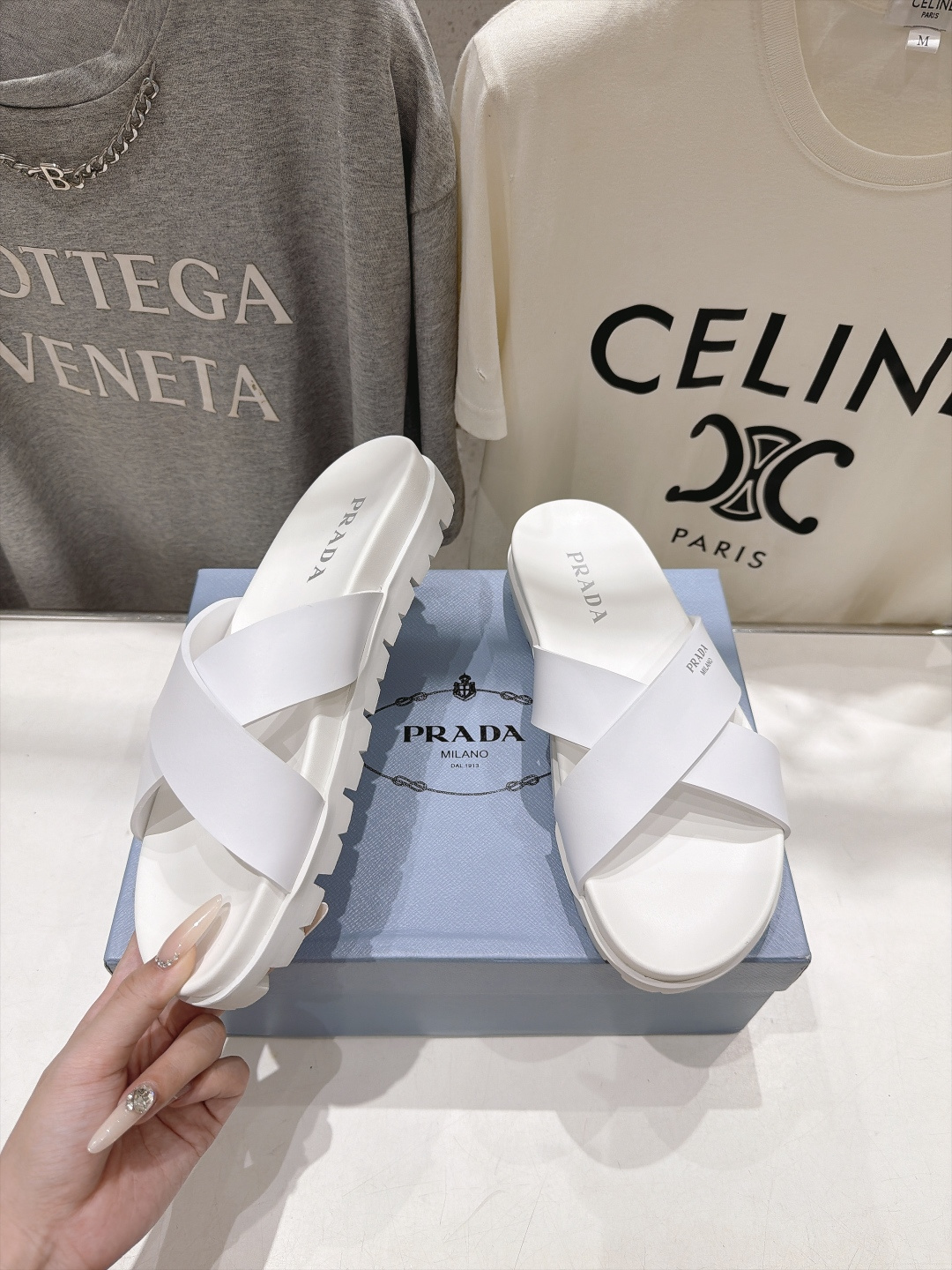 高版本出厂 Prada/普拉达F034 26ss夏季新款情侣款沙滩勃肯拖鞋 这个鞋型真的属于经典不会过时的设计而且符 高版本出厂 Prada/普拉达F034 26ss夏季新款情侣款沙滩勃肯拖鞋 这个鞋型真的属于经典不会过时的设计而且符
