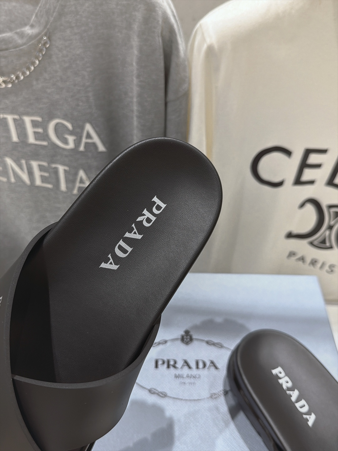 高版本出厂   Prada/普拉达F034 26ss夏季新款情侣款沙滩勃肯拖鞋 这个鞋型真的属于经典不会过时的设计而且符