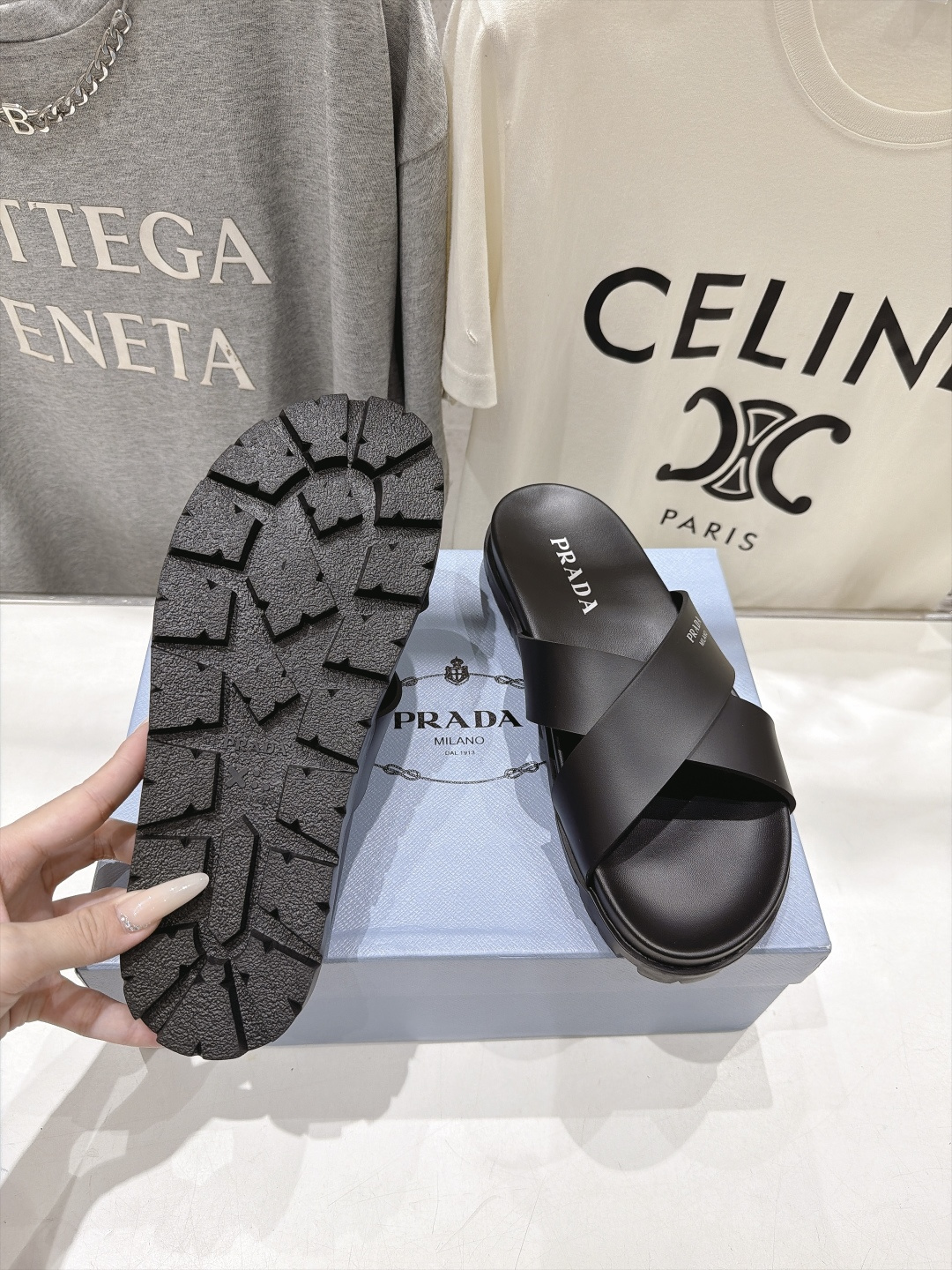 高版本出厂   Prada/普拉达F034 26ss夏季新款情侣款沙滩勃肯拖鞋 这个鞋型真的属于经典不会过时的设计而且符