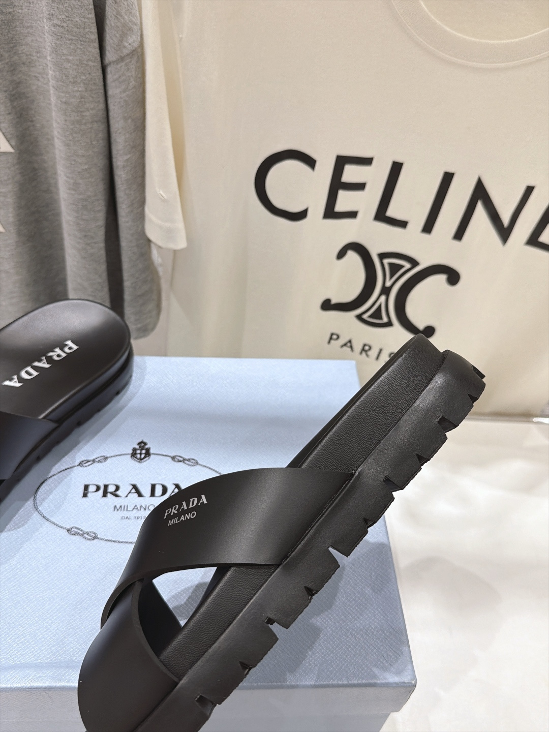 高版本出厂   Prada/普拉达F034 26ss夏季新款情侣款沙滩勃肯拖鞋 这个鞋型真的属于经典不会过时的设计而且符