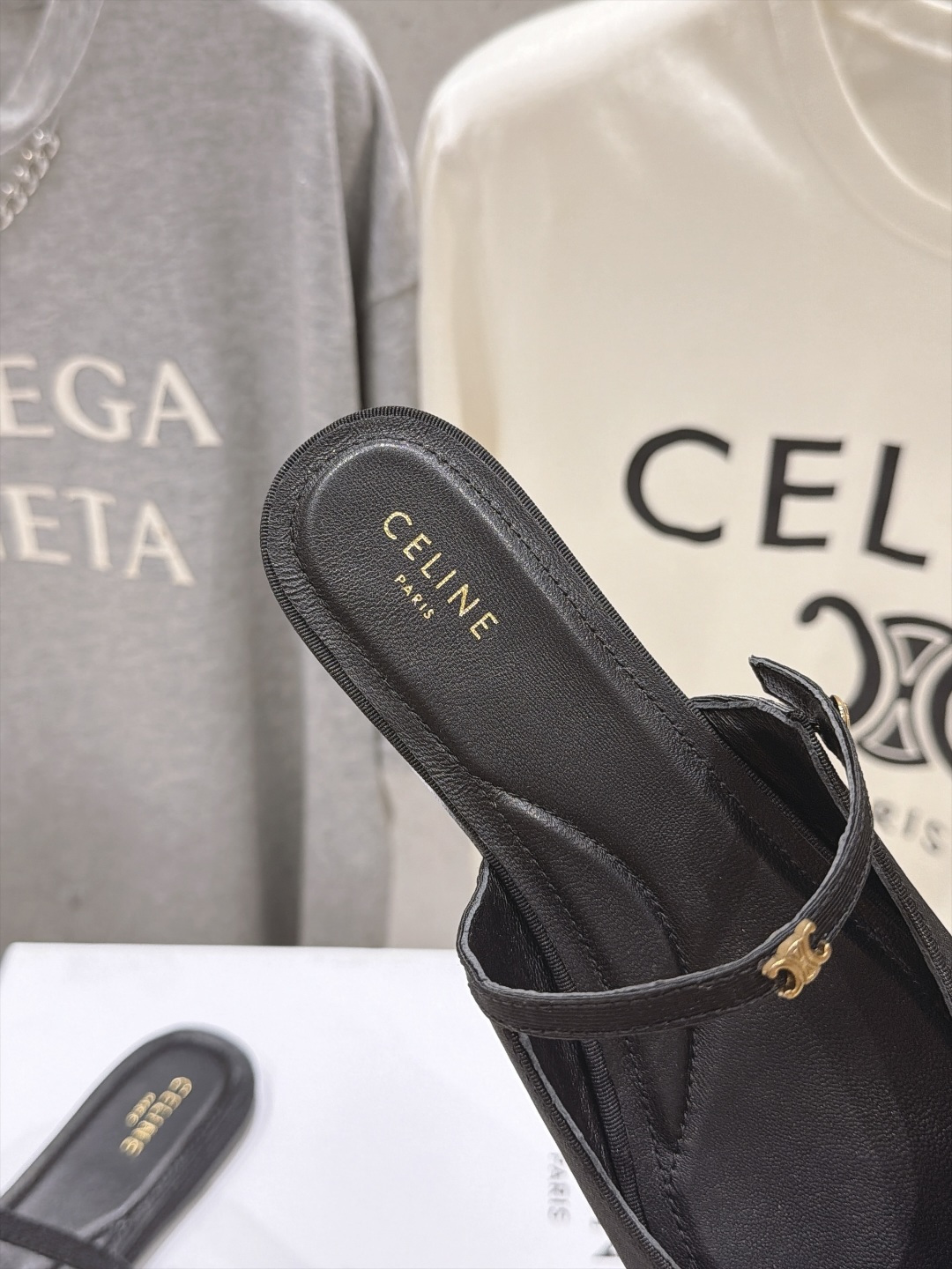 高版本出厂   CELINE*赛琳F025 2026ss思琳新款玛丽珍平底鞋乐福鞋半拖单鞋 网红爆款来袭！各大网红抢先体