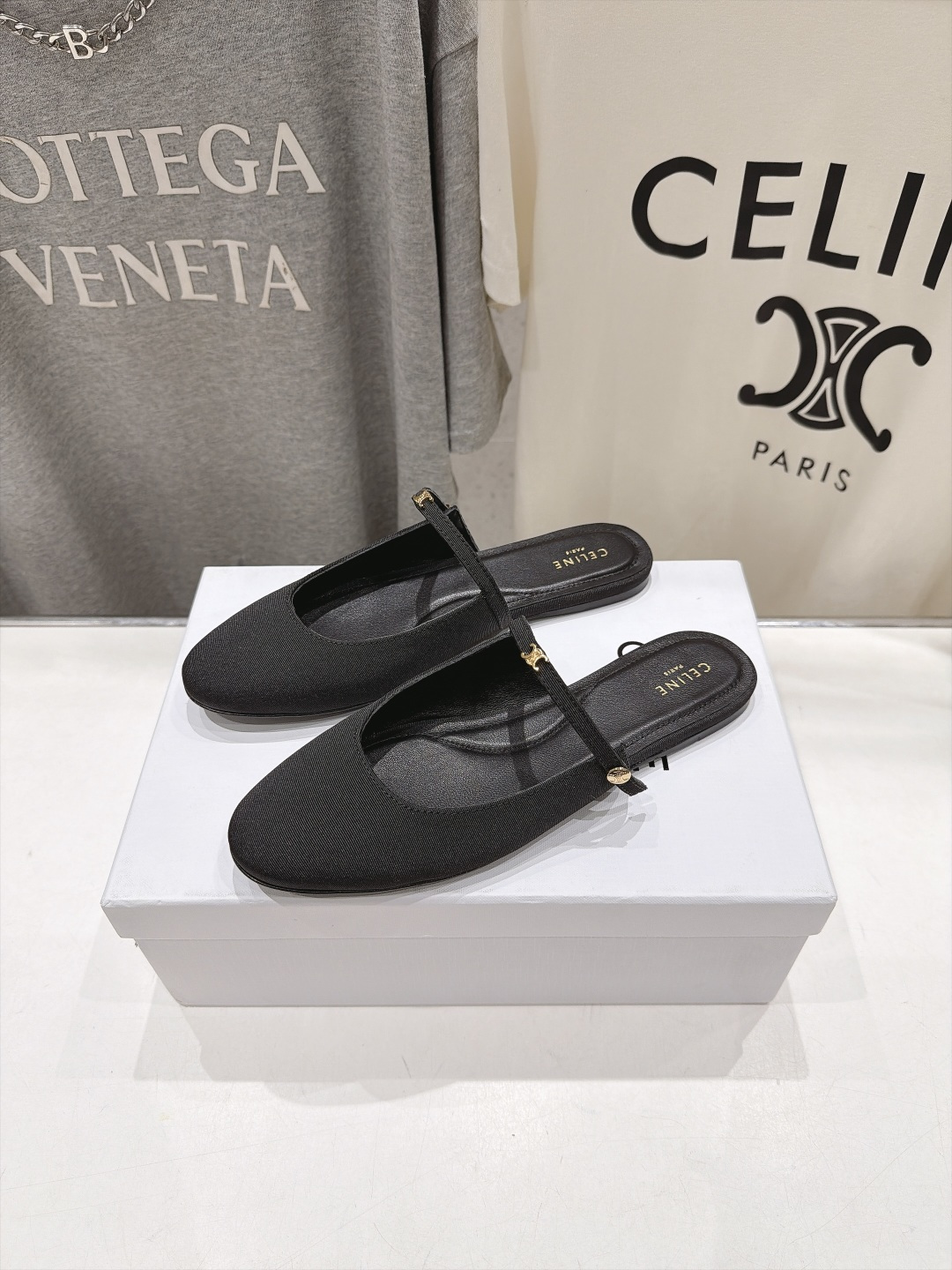 高版本出厂   CELINE*赛琳F025 2026ss思琳新款玛丽珍平底鞋乐福鞋半拖单鞋 网红爆款来袭！各大网红抢先体