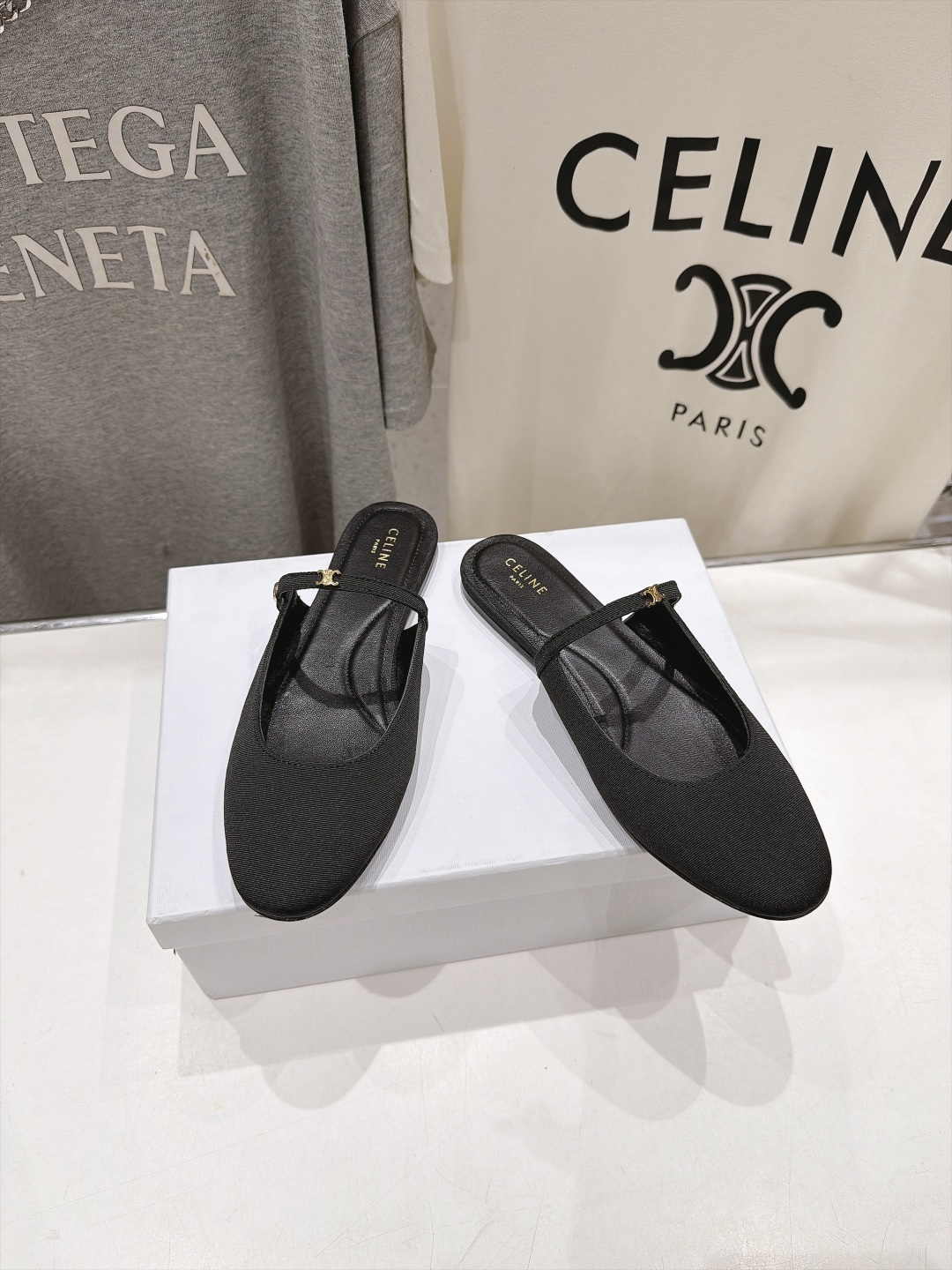 高版本出厂   CELINE*赛琳F025 2026ss思琳新款玛丽珍平底鞋乐福鞋半拖单鞋 网红爆款来袭！各大网红抢先体