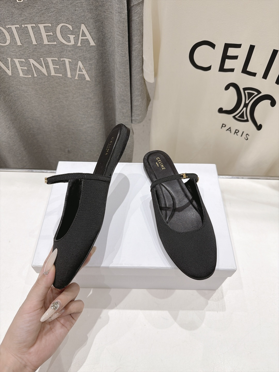 高版本出厂   CELINE*赛琳F025 2026ss思琳新款玛丽珍平底鞋乐福鞋半拖单鞋 网红爆款来袭！各大网红抢先体