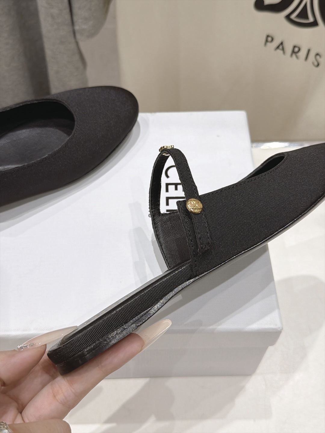 高版本出厂   CELINE*赛琳F025 2026ss思琳新款玛丽珍平底鞋乐福鞋半拖单鞋 网红爆款来袭！各大网红抢先体