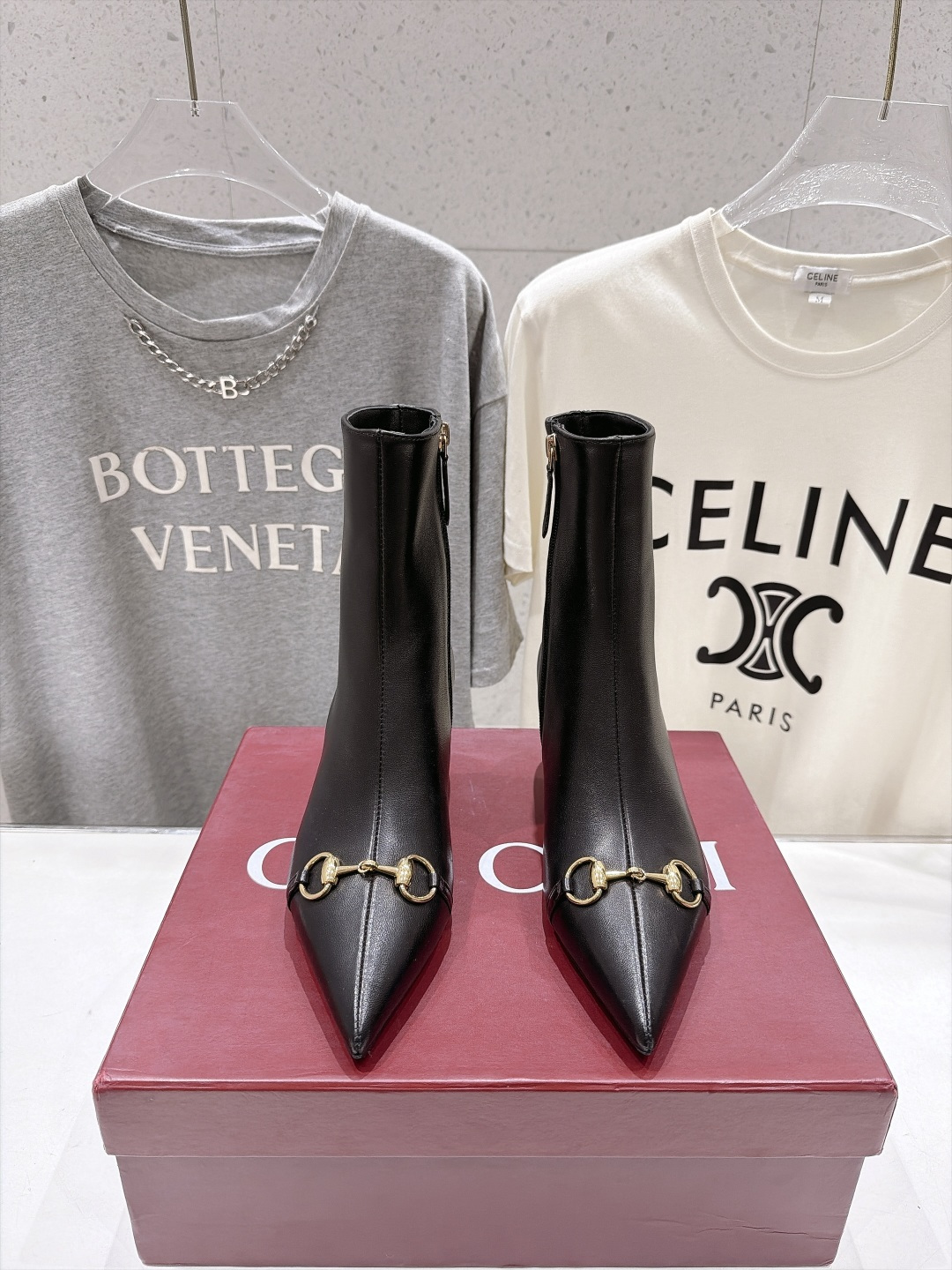 高版本出厂 Gucci古驰F045 G家26ss秋冬新款Bombshell系列尖头高跟短靴 复古轻奢王牌款 古驰尖头瘦瘦 高版本出厂 Gucci古驰F045 G家26ss秋冬新款Bombshell系列尖头高跟短靴 复古轻奢王牌款 古驰尖头瘦瘦