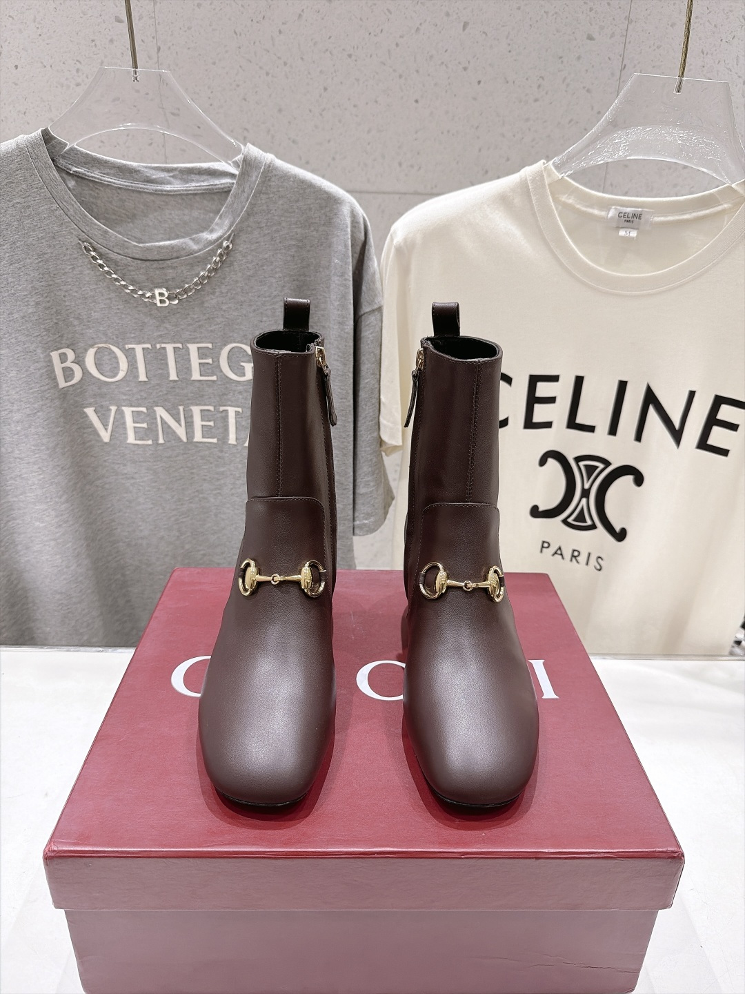 高版本出厂 Gucci古驰F045 G家26ss秋冬新款Bombshell系列方头马衔扣高跟短靴 复古轻奢王牌款 古驰粗 高版本出厂 Gucci古驰F045 G家26ss秋冬新款Bombshell系列方头马衔扣高跟短靴 复古轻奢王牌款 古驰粗