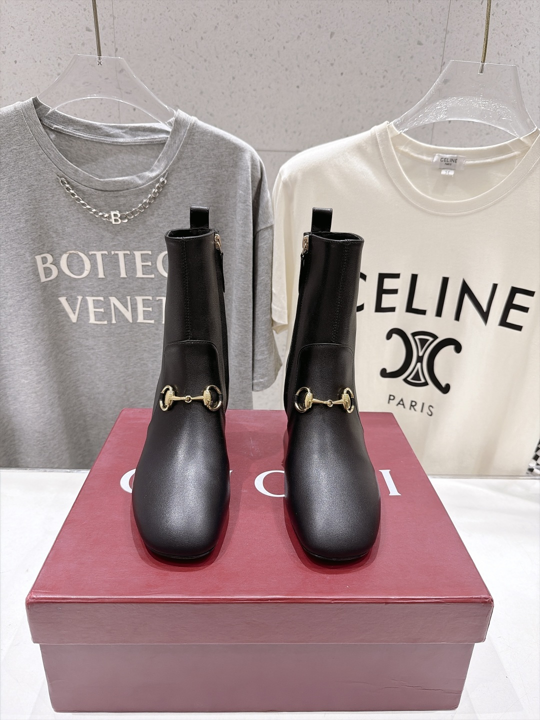 高版本出厂 Gucci古驰F045 G家26ss秋冬新款Bombshell系列方头马衔扣高跟短靴 复古轻奢王牌款 古驰粗 高版本出厂 Gucci古驰F045 G家26ss秋冬新款Bombshell系列方头马衔扣高跟短靴 复古轻奢王牌款 古驰粗