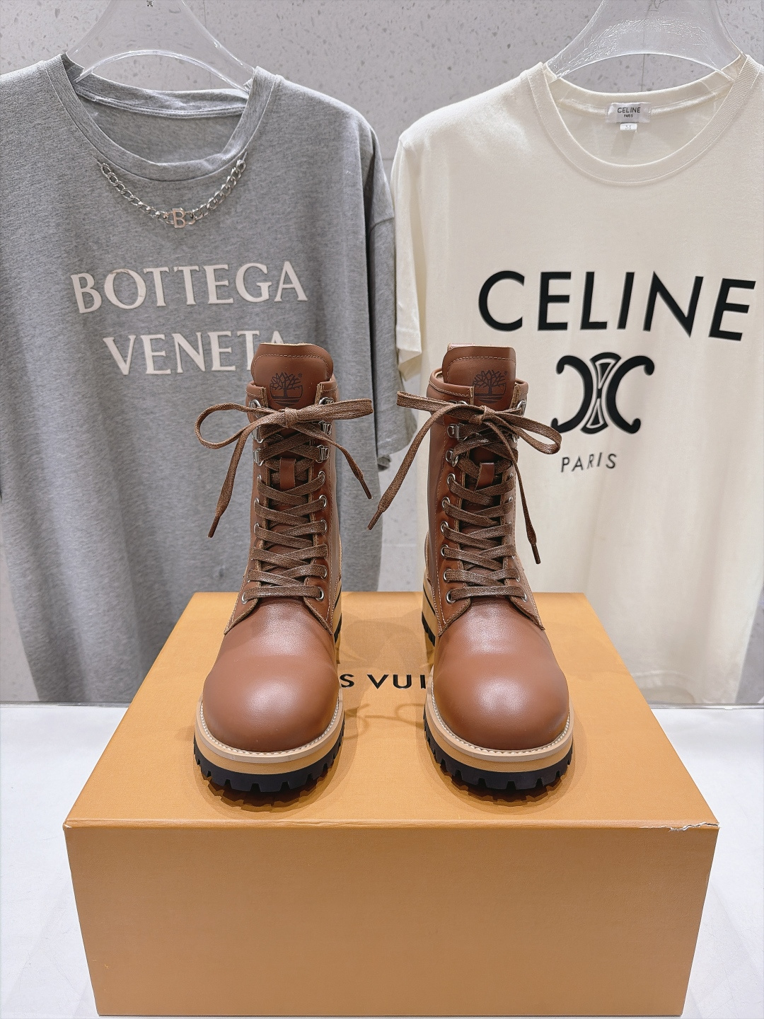 高版本出厂 LOUIS VUITTON F054 26ss LV驴牌新款系带情侣英伦风帅气马丁靴短靴 楦型百搭瘦脚 高版本出厂 LOUIS VUITTON F054 26ss LV驴牌新款系带情侣英伦风帅气马丁靴短靴 楦型百搭瘦脚